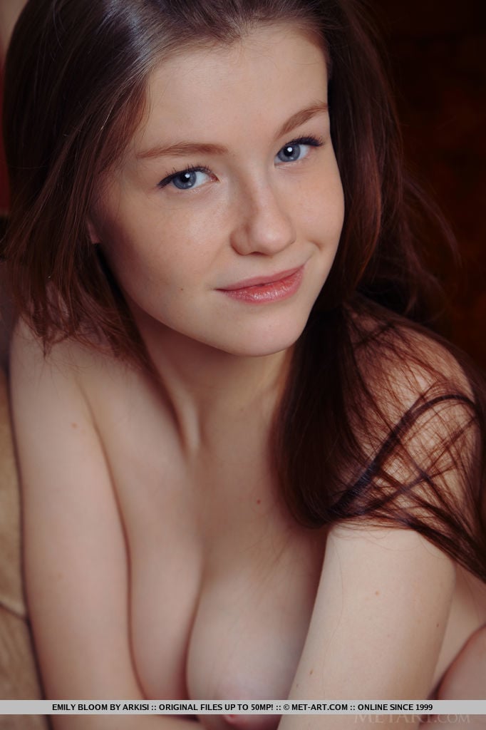 Emily Bloom in Tremie photo 15 of 19